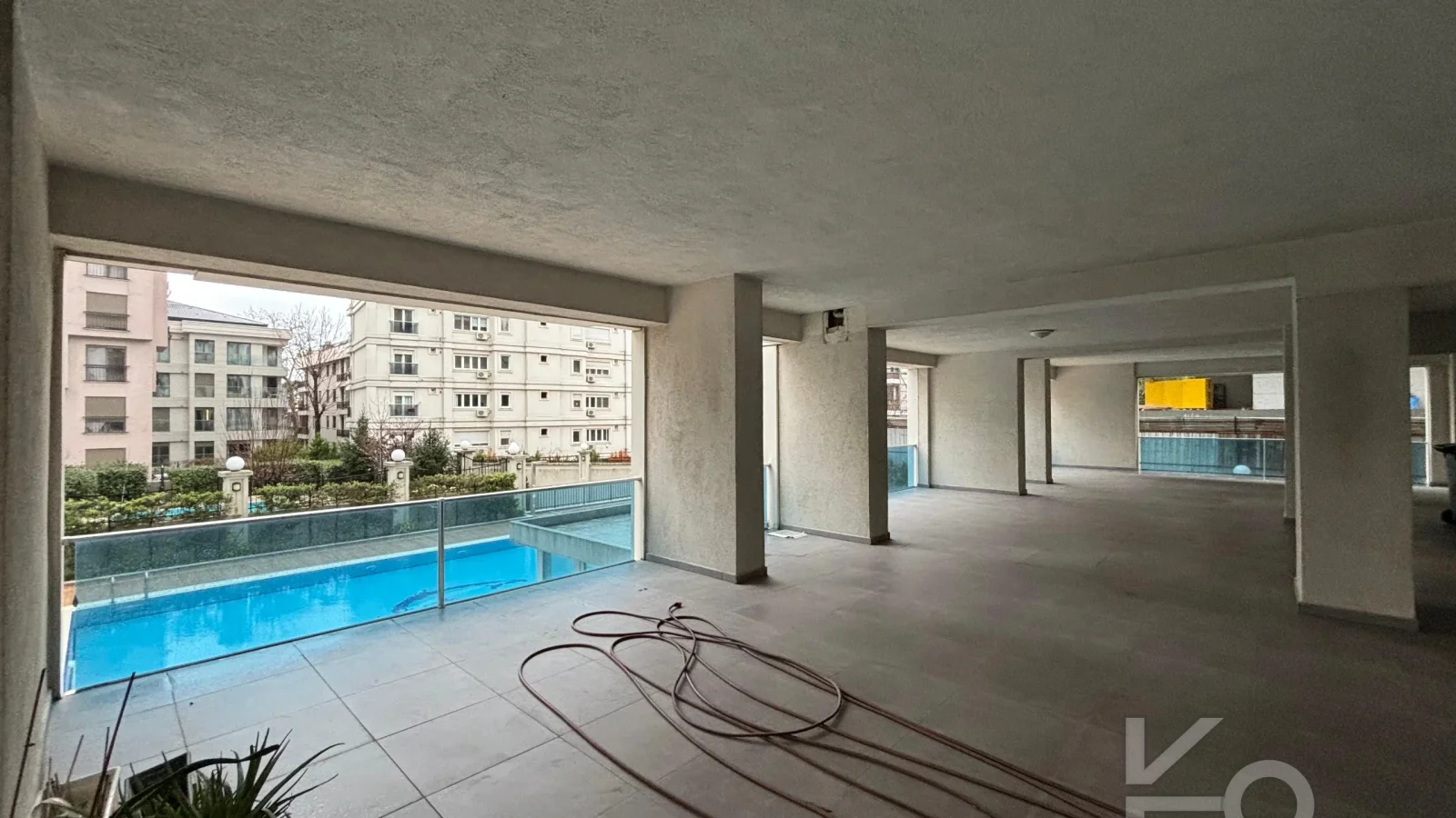 Laci̇vert Cadde Şaşkınbakkal Güvenli̇kli̇ Yüzme Havuzlu 80m² Net 2+1
