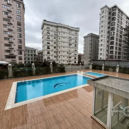Laci̇vert Cadde Şaşkınbakkal Güvenli̇kli̇ Yüzme Havuzlu 80m² Net 2+1
