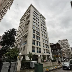 Laci̇vert Cadde Şaşkınbakkal Güvenli̇kli̇ Yüzme Havuzlu 80m² Net 2+1