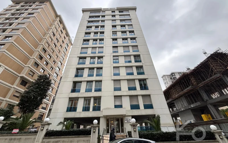 Laci̇vert Cadde Şaşkınbakkal Güvenli̇kli̇ Yüzme Havuzlu 80m² Net 2+1