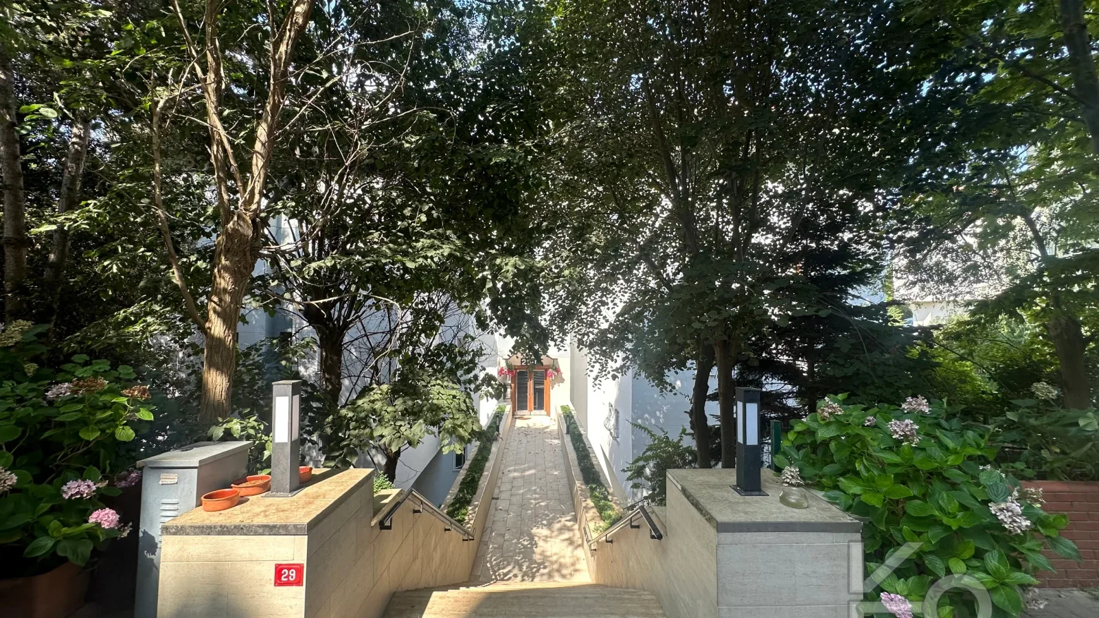 Rookz Fark Tarabya Sanatçilar Si̇tesi̇ Ki̇ralik Dubleks Dai̇re Bakimli