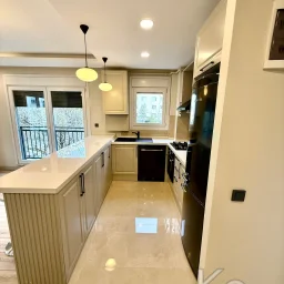 Laci̇vertcadde Erenköy Bağdat Cd. Yakini Mi̇mari̇ Dekorlu 75m² 3+1