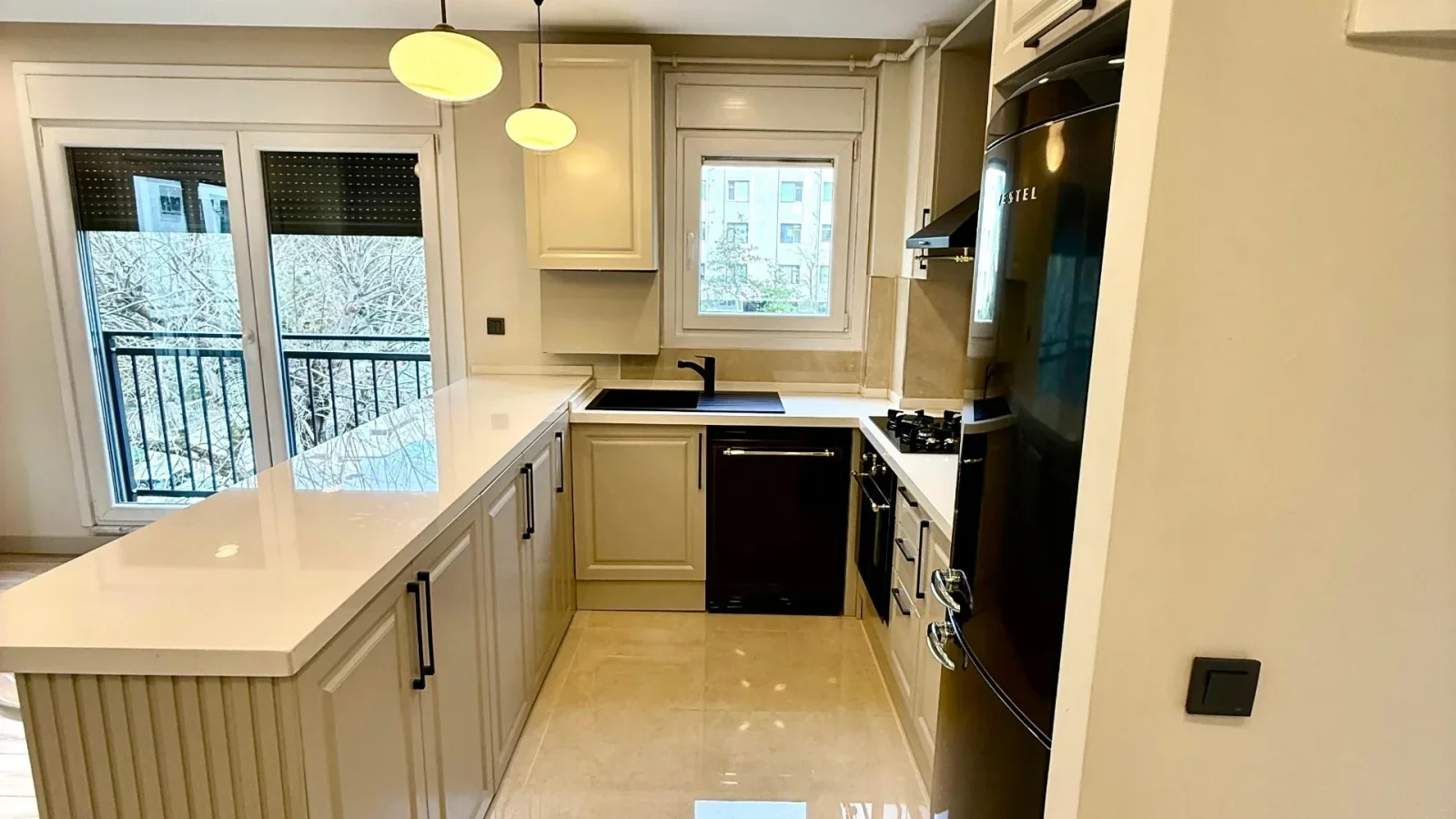Laci̇vertcadde Erenköy Bağdat Cd. Yakini Mi̇mari̇ Dekorlu 75m² 3+1