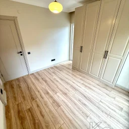 Laci̇vertcadde Erenköy Bağdat Cd. Yakini Mi̇mari̇ Dekorlu 75m² 3+1