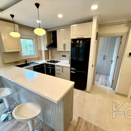 Laci̇vertcadde Erenköy Bağdat Cd. Yakini Mi̇mari̇ Dekorlu 75m² 3+1