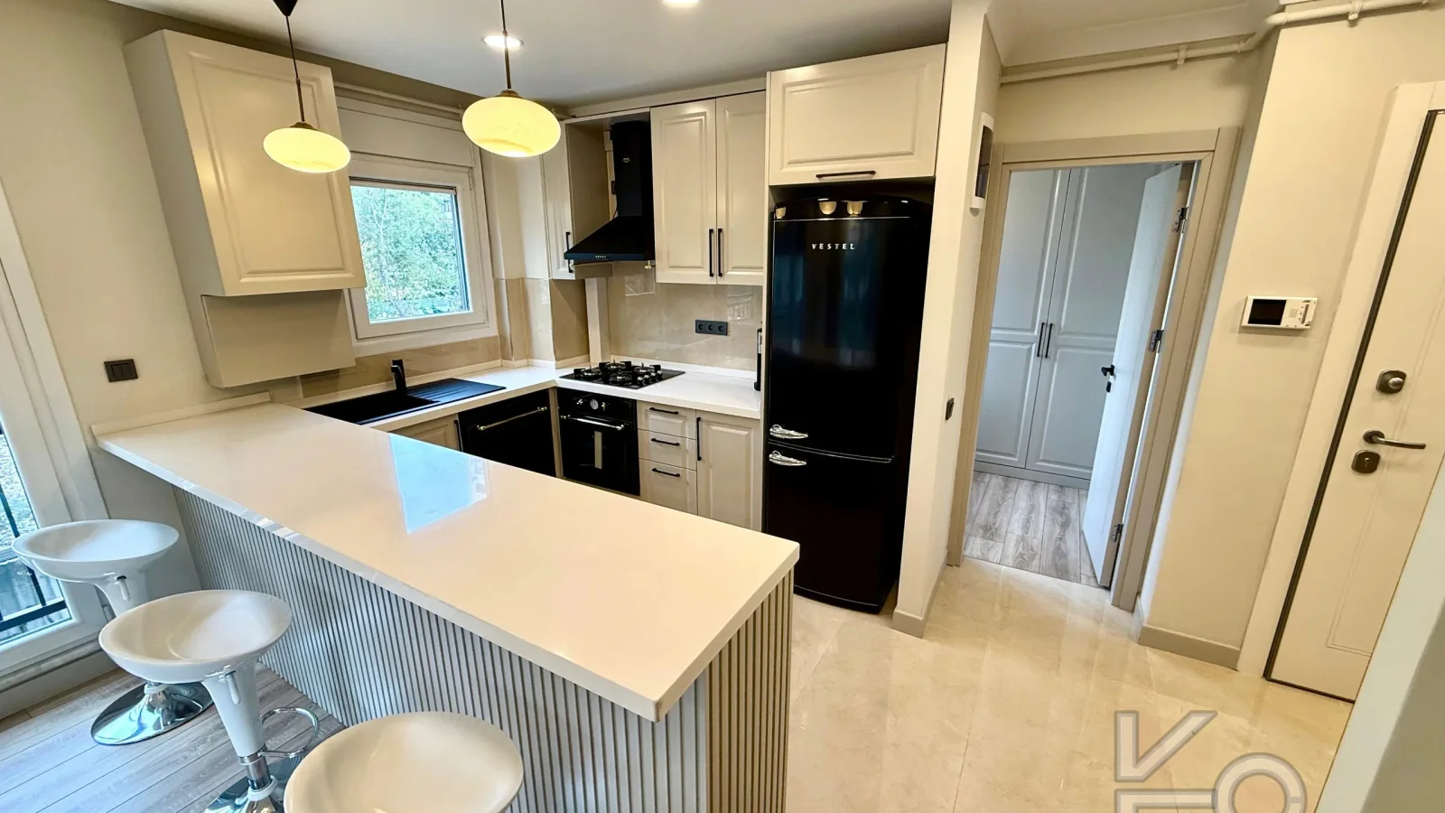 Laci̇vertcadde Erenköy Bağdat Cd. Yakini Mi̇mari̇ Dekorlu 75m² 3+1