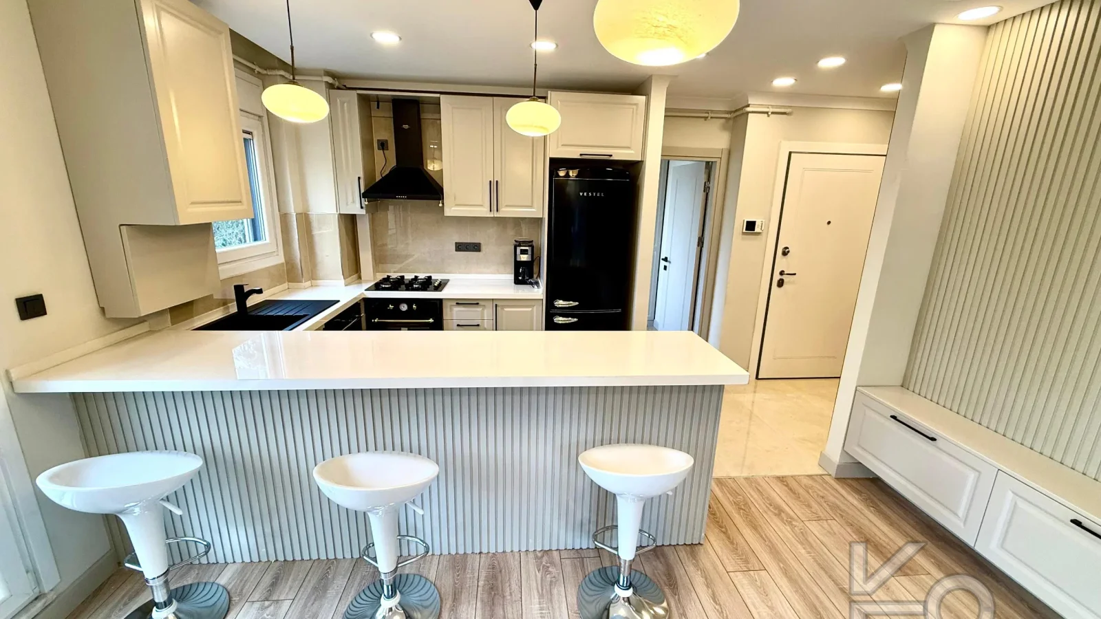 Laci̇vertcadde Erenköy Bağdat Cd. Yakini Mi̇mari̇ Dekorlu 75m² 3+1
