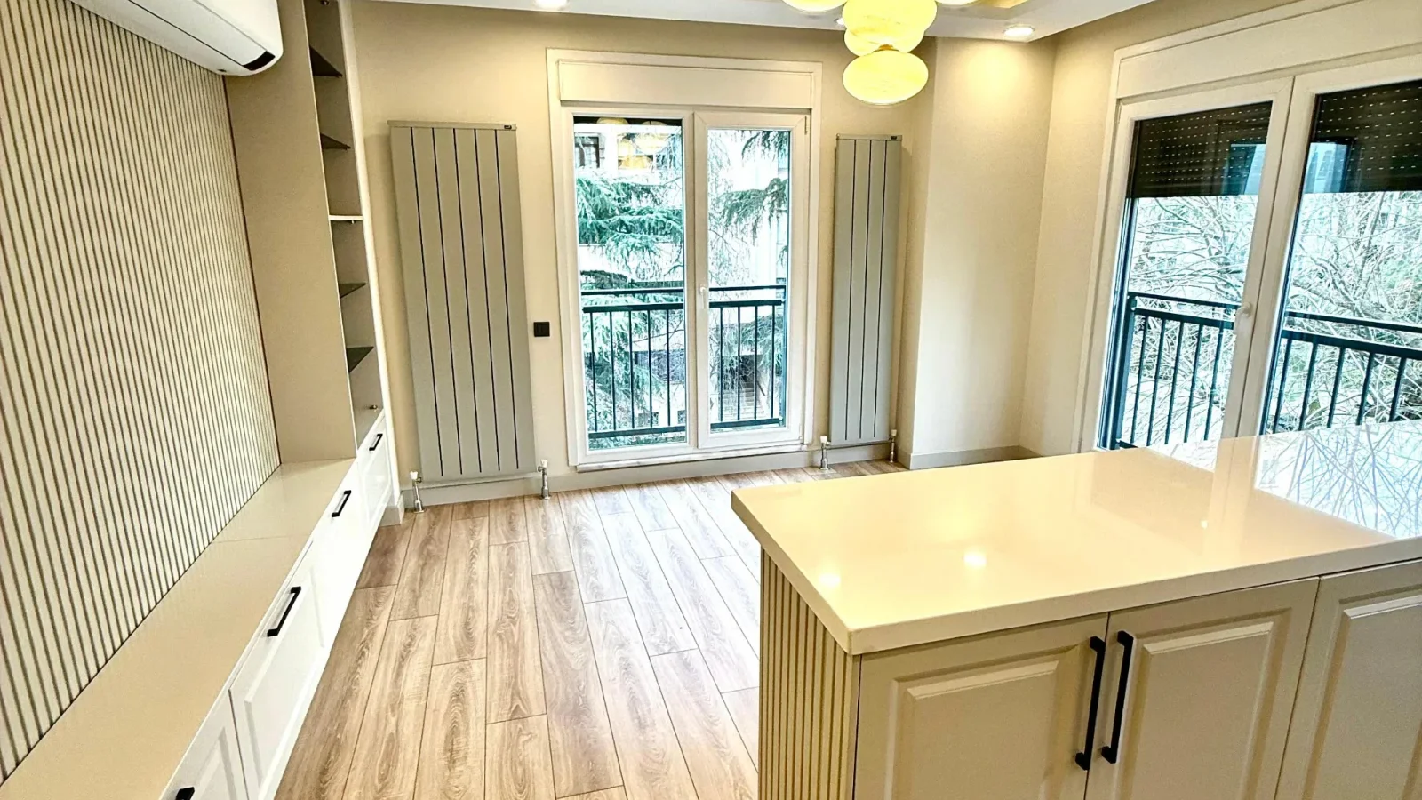 Laci̇vertcadde Erenköy Bağdat Cd. Yakini Mi̇mari̇ Dekorlu 75m² 3+1