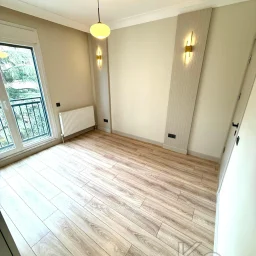 Laci̇vertcadde Erenköy Bağdat Cd. Yakini Mi̇mari̇ Dekorlu 75m² 3+1