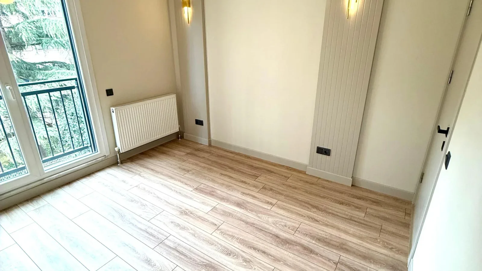 Laci̇vertcadde Erenköy Bağdat Cd. Yakini Mi̇mari̇ Dekorlu 75m² 3+1