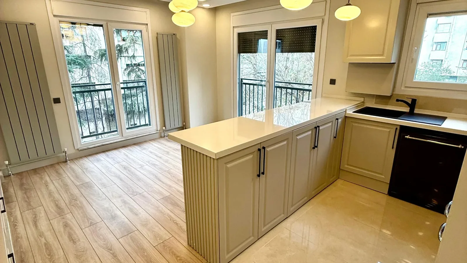 Laci̇vertcadde Erenköy Bağdat Cd. Yakini Mi̇mari̇ Dekorlu 75m² 3+1