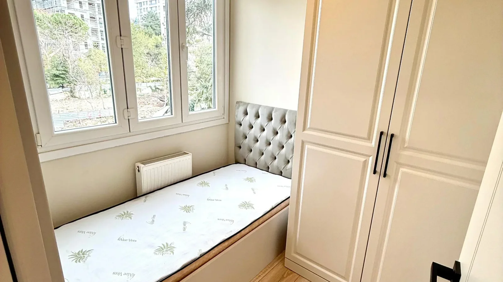 Laci̇vertcadde Erenköy Bağdat Cd. Yakini Mi̇mari̇ Dekorlu 75m² 3+1
