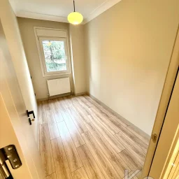 Laci̇vertcadde Erenköy Bağdat Cd. Yakini Mi̇mari̇ Dekorlu 75m² 3+1