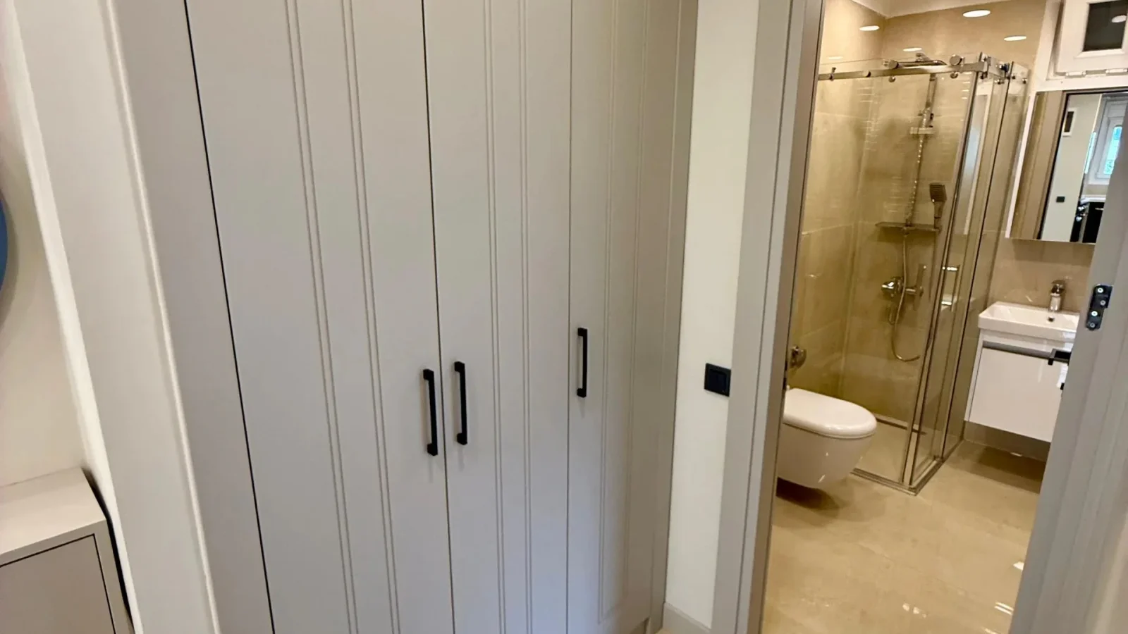 Laci̇vertcadde Erenköy Bağdat Cd. Yakini Mi̇mari̇ Dekorlu 75m² 3+1