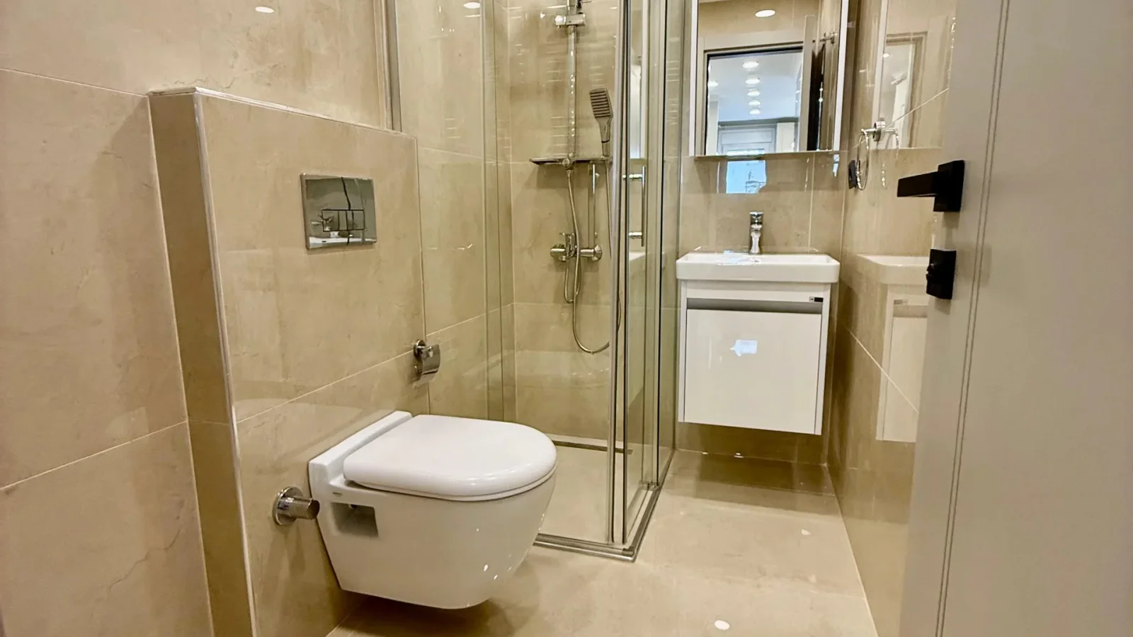Laci̇vertcadde Erenköy Bağdat Cd. Yakini Mi̇mari̇ Dekorlu 75m² 3+1