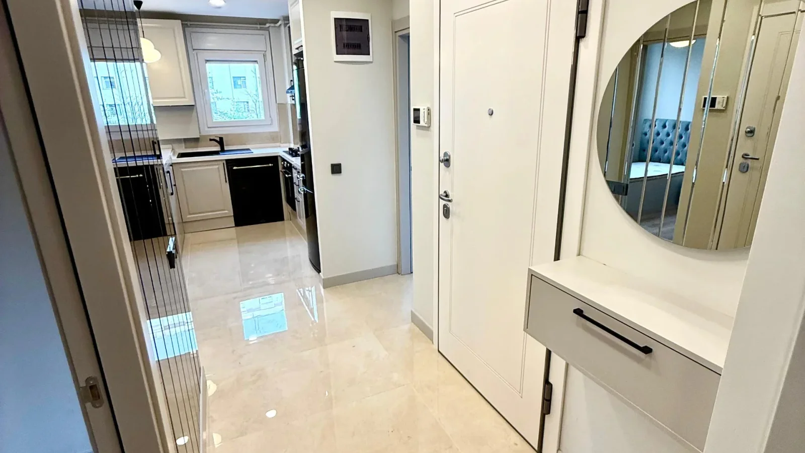 Laci̇vertcadde Erenköy Bağdat Cd. Yakini Mi̇mari̇ Dekorlu 75m² 3+1