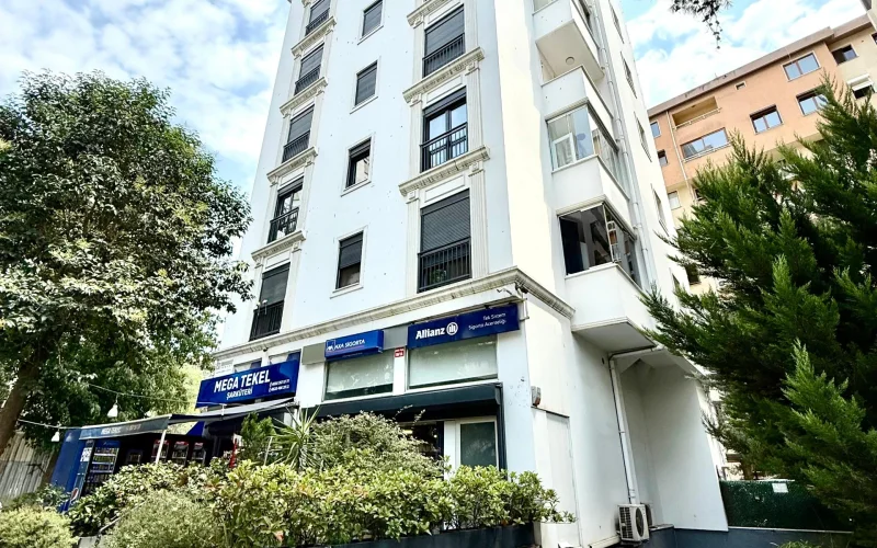 Laci̇vertcadde Erenköy Bağdat Cd. Yakini Mi̇mari̇ Dekorlu 75m² 3+1