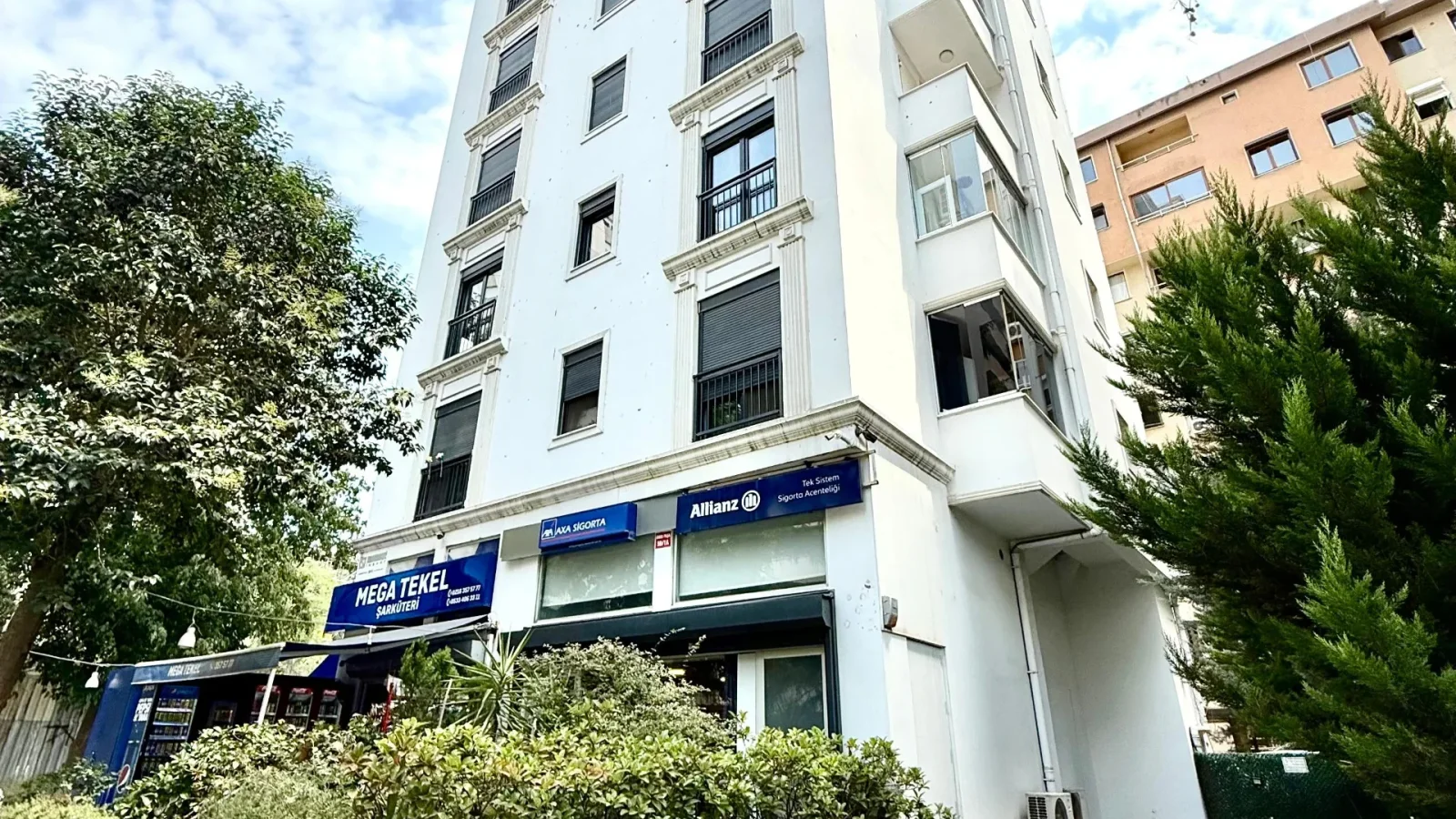 Laci̇vertcadde Erenköy Bağdat Cd. Yakini Mi̇mari̇ Dekorlu 75m² 3+1