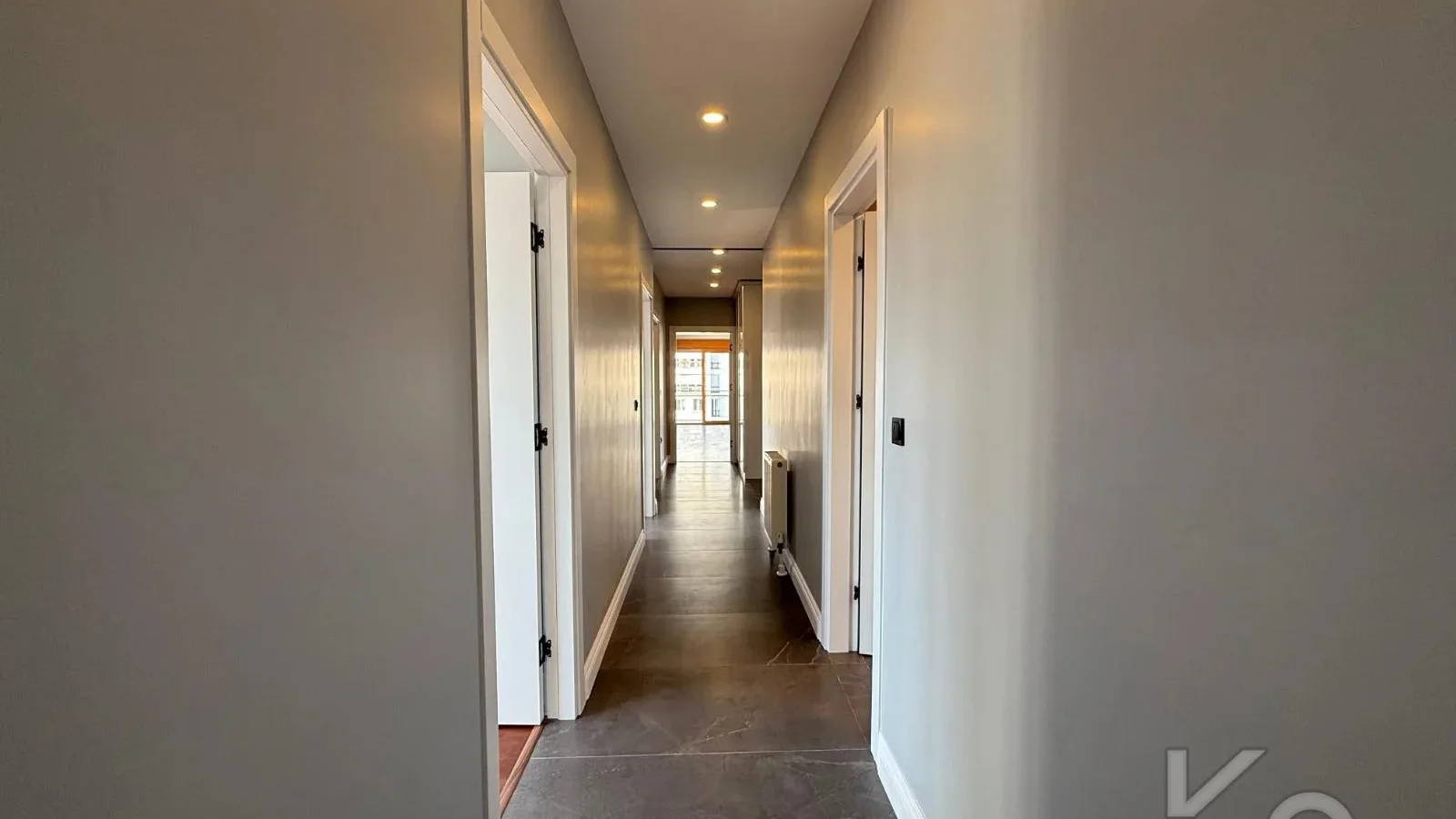 Laci̇vertcadde Caddebostan Bağdat Cad.yakin 130 M² Net Ebeveynli̇
