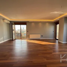 Laci̇vertcadde Caddebostan Bağdat Cad.yakin 130 M² Net Ebeveynli̇