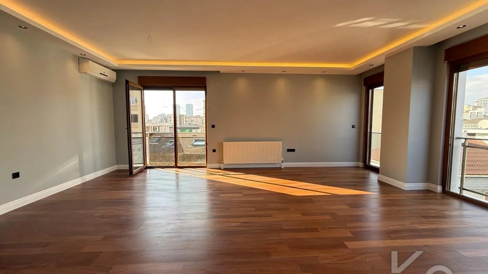 Laci̇vertcadde Caddebostan Bağdat Cad.yakin 130 M² Net Ebeveynli̇
