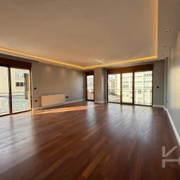 Laci̇vertcadde Caddebostan Bağdat Cad.yakin 130 M² Net Ebeveynli̇