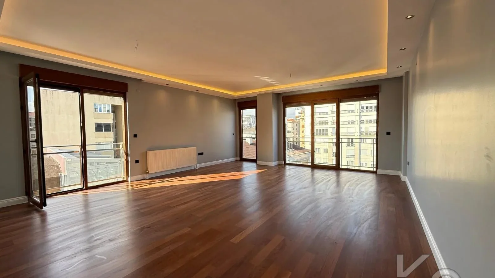Laci̇vertcadde Caddebostan Bağdat Cad.yakin 130 M² Net Ebeveynli̇