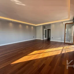 Laci̇vertcadde Caddebostan Bağdat Cad.yakin 130 M² Net Ebeveynli̇
