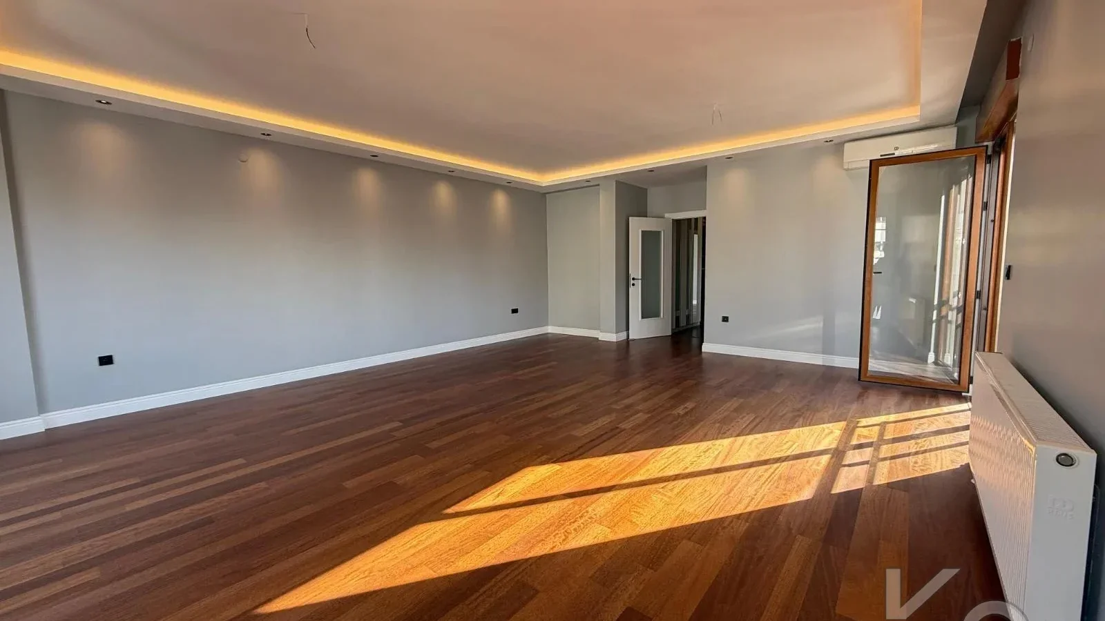 Laci̇vertcadde Caddebostan Bağdat Cad.yakin 130 M² Net Ebeveynli̇
