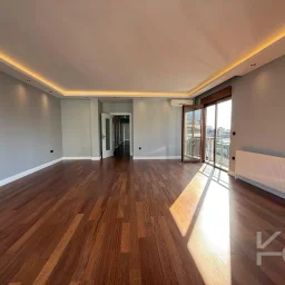 Laci̇vertcadde Caddebostan Bağdat Cad.yakin 130 M² Net Ebeveynli̇