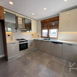 Laci̇vertcadde Caddebostan Bağdat Cad.yakin 130 M² Net Ebeveynli̇