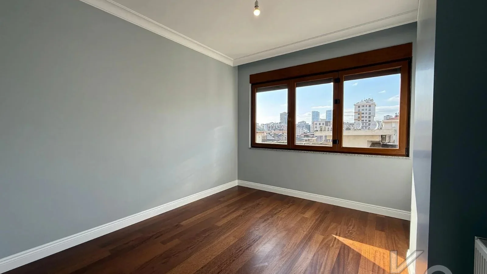 Laci̇vertcadde Caddebostan Bağdat Cad.yakin 130 M² Net Ebeveynli̇