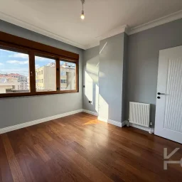 Laci̇vertcadde Caddebostan Bağdat Cad.yakin 130 M² Net Ebeveynli̇