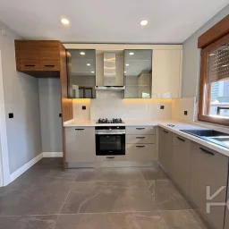Laci̇vertcadde Caddebostan Bağdat Cad.yakin 130 M² Net Ebeveynli̇