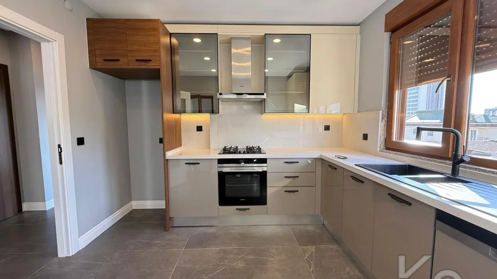 Laci̇vertcadde Caddebostan Bağdat Cad.yakin 130 M² Net Ebeveynli̇