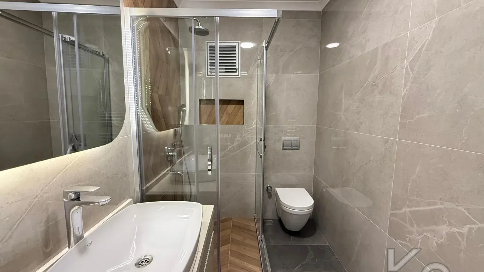 Laci̇vertcadde Caddebostan Bağdat Cad.yakin 130 M² Net Ebeveynli̇
