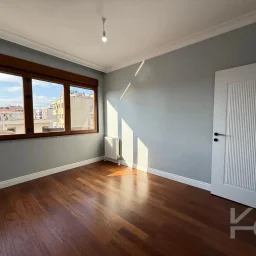 Laci̇vertcadde Caddebostan Bağdat Cad.yakin 130 M² Net Ebeveynli̇