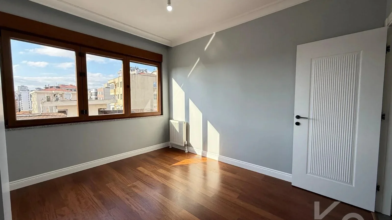 Laci̇vertcadde Caddebostan Bağdat Cad.yakin 130 M² Net Ebeveynli̇