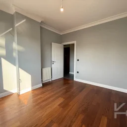 Laci̇vertcadde Caddebostan Bağdat Cad.yakin 130 M² Net Ebeveynli̇