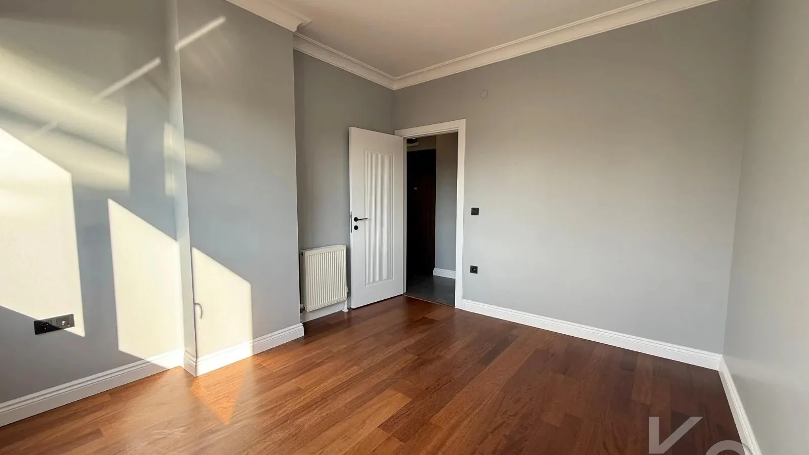 Laci̇vertcadde Caddebostan Bağdat Cad.yakin 130 M² Net Ebeveynli̇