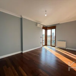Laci̇vertcadde Caddebostan Bağdat Cad.yakin 130 M² Net Ebeveynli̇