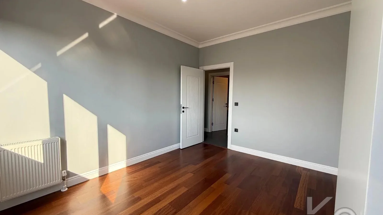 Laci̇vertcadde Caddebostan Bağdat Cad.yakin 130 M² Net Ebeveynli̇