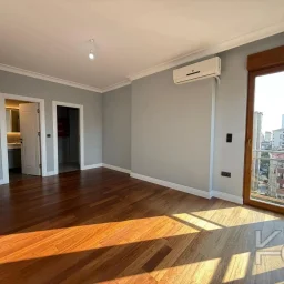 Laci̇vertcadde Caddebostan Bağdat Cad.yakin 130 M² Net Ebeveynli̇