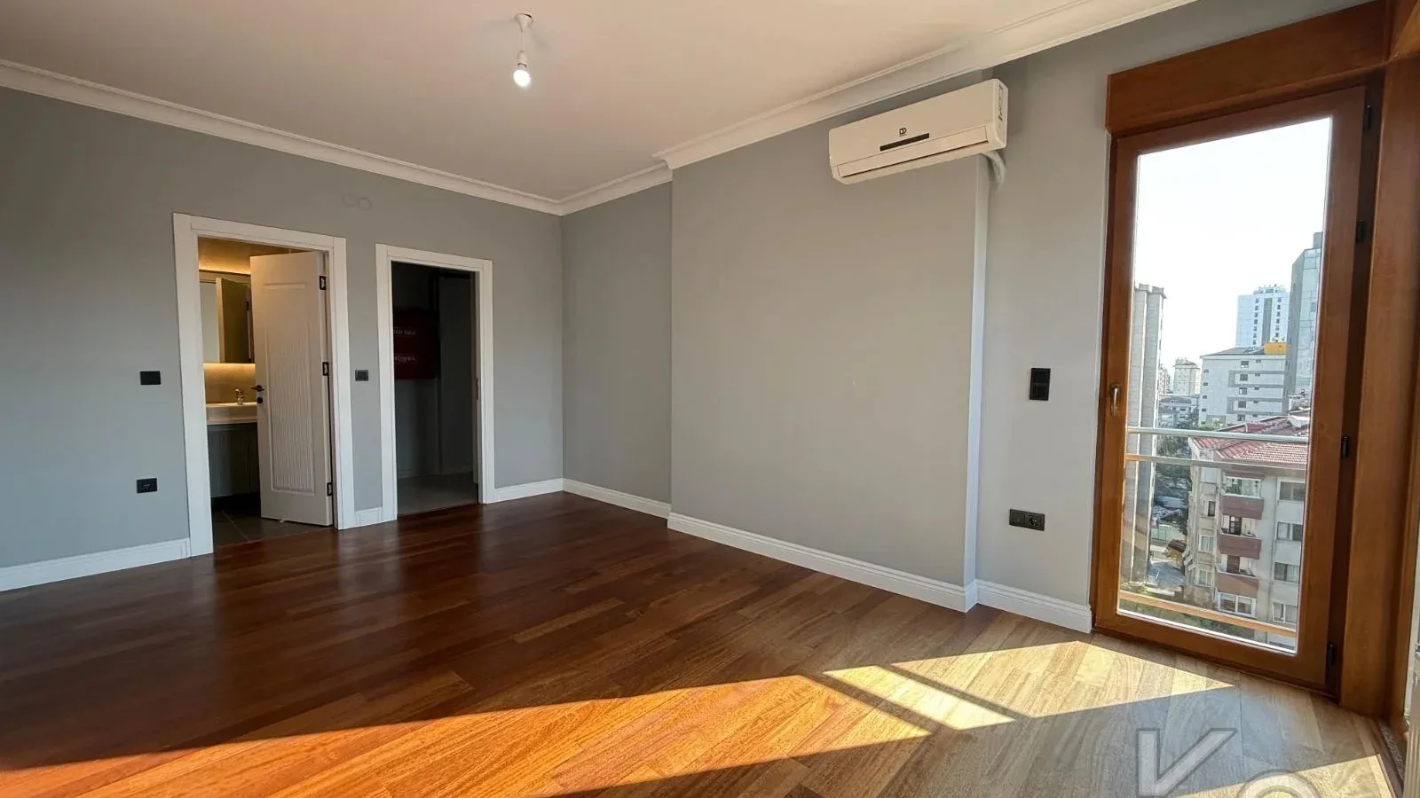 Laci̇vertcadde Caddebostan Bağdat Cad.yakin 130 M² Net Ebeveynli̇