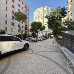 Laci̇vertcadde Caddebostan Bağdat Cad.yakin 130 M² Net Ebeveynli̇