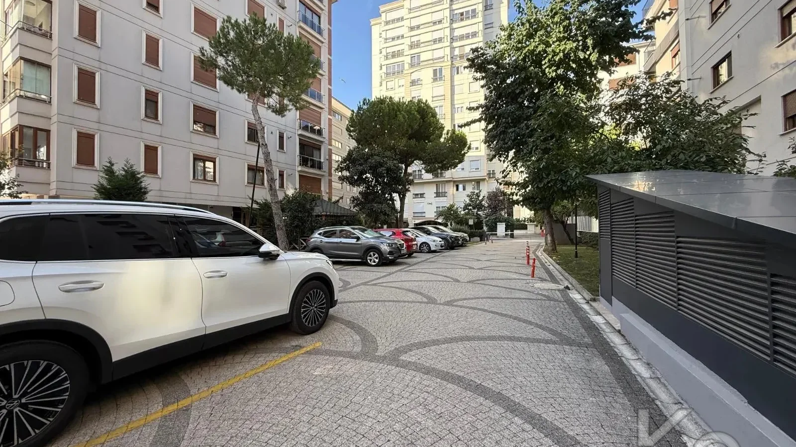 Laci̇vertcadde Caddebostan Bağdat Cad.yakin 130 M² Net Ebeveynli̇