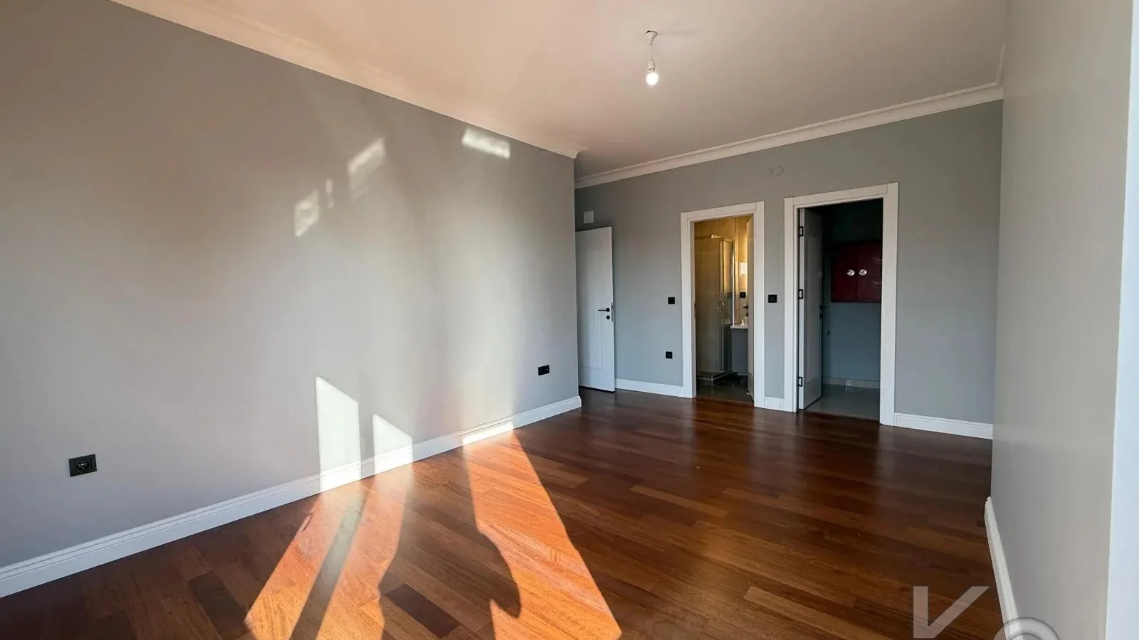 Laci̇vertcadde Caddebostan Bağdat Cad.yakin 130 M² Net Ebeveynli̇