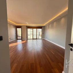 Laci̇vertcadde Caddebostan Bağdat Cad.yakin 130 M² Net Ebeveynli̇