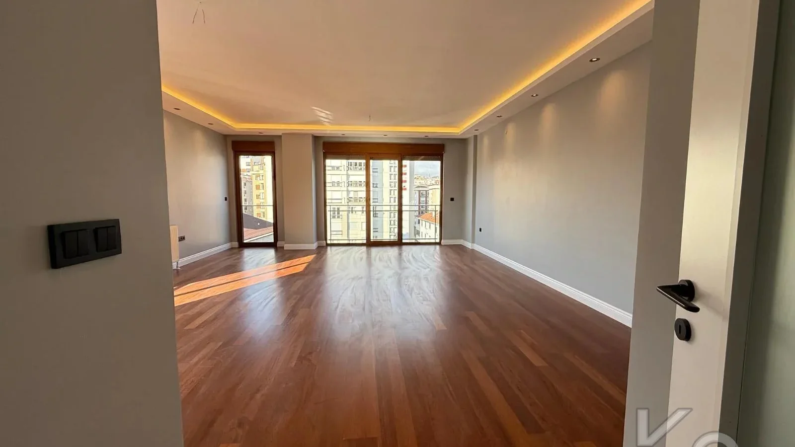 Laci̇vertcadde Caddebostan Bağdat Cad.yakin 130 M² Net Ebeveynli̇