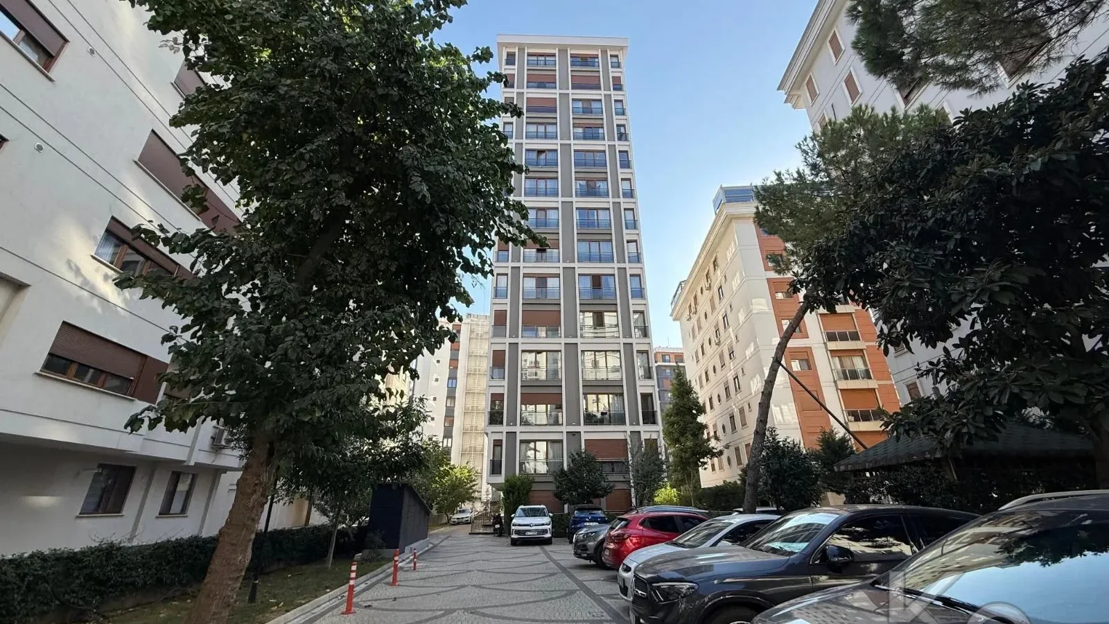 Laci̇vertcadde Caddebostan Bağdat Cad.yakin 130 M² Net Ebeveynli̇